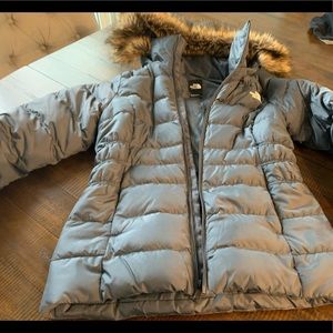 Women’s North Face cinched waist ski jacket with faux fur hood - size Small